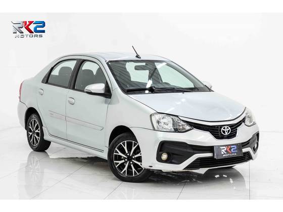 TOYOTA ETIOS 1.5 PLATINUM SEDAN 16V FLEX 4P AUTOMÁTICO